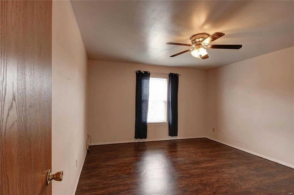 Primary bedroom with laminate floor and ceiling fan